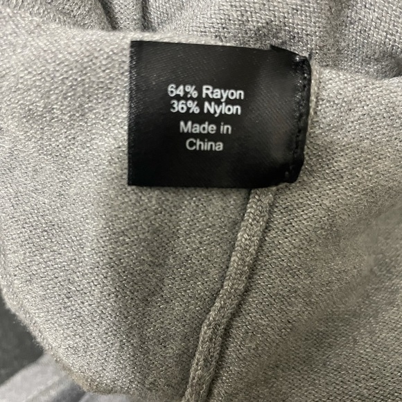 Lane Bryant women V-neck size 14/16 rayon with silk details on bottom - Picture 9 of 12